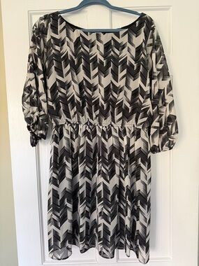 Scully Black and White Chevron Long Sleeve Dress